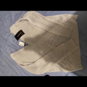 Brand new light weight top. Knot in the back